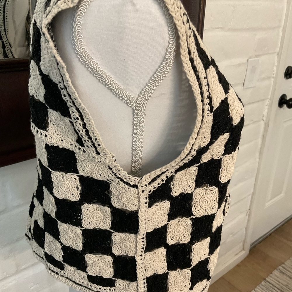 Boho Chic Retro Checkerboard Black and Cream Crochet Vest Size 6 - Picture 5 of 11